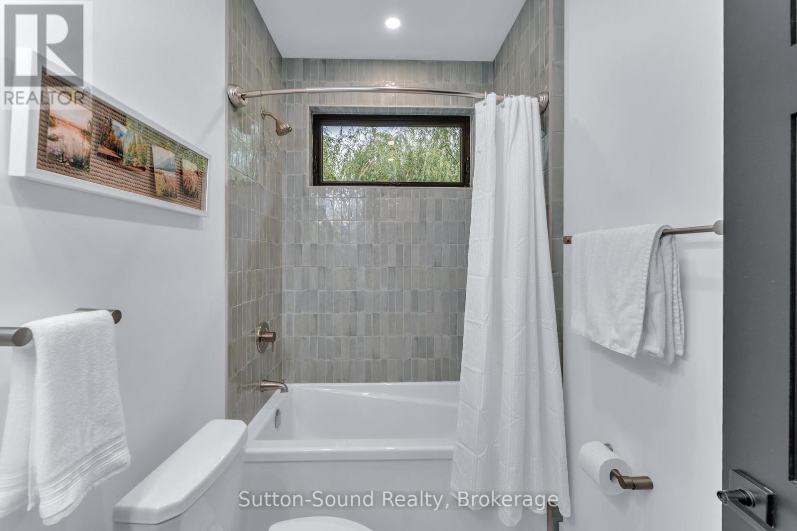 












401091 GREY ROAD 17

,
Georgian Bluffs,




Ontario
N0H2T0

