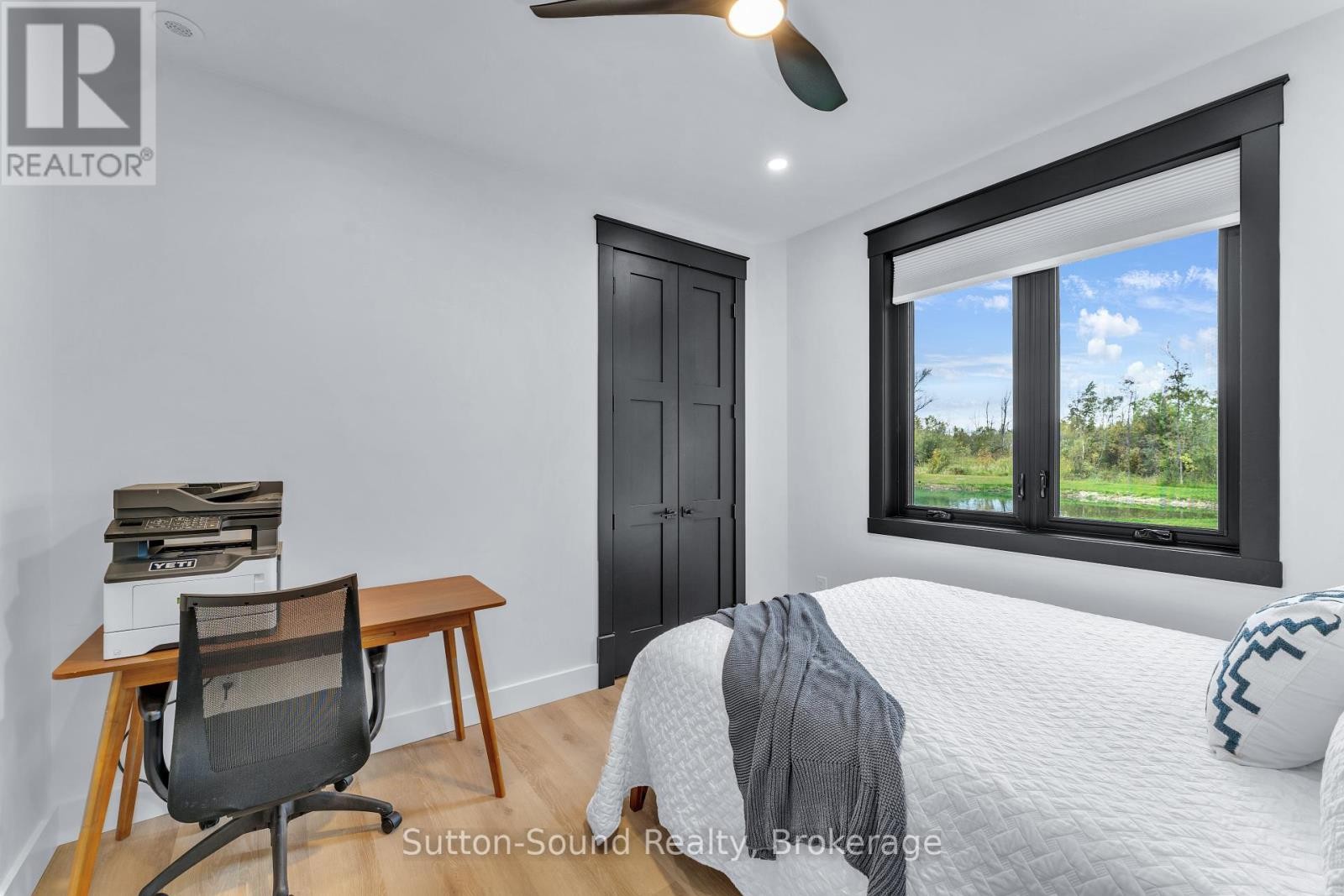 












401091 GREY ROAD 17

,
Georgian Bluffs,




Ontario
N0H2T0

