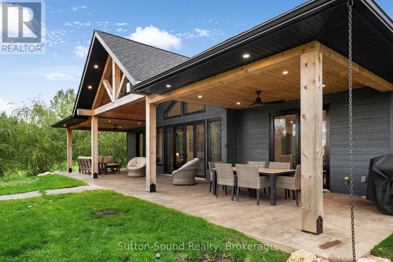 












401091 GREY ROAD 17

,
Georgian Bluffs,




Ontario
N0H2T0

