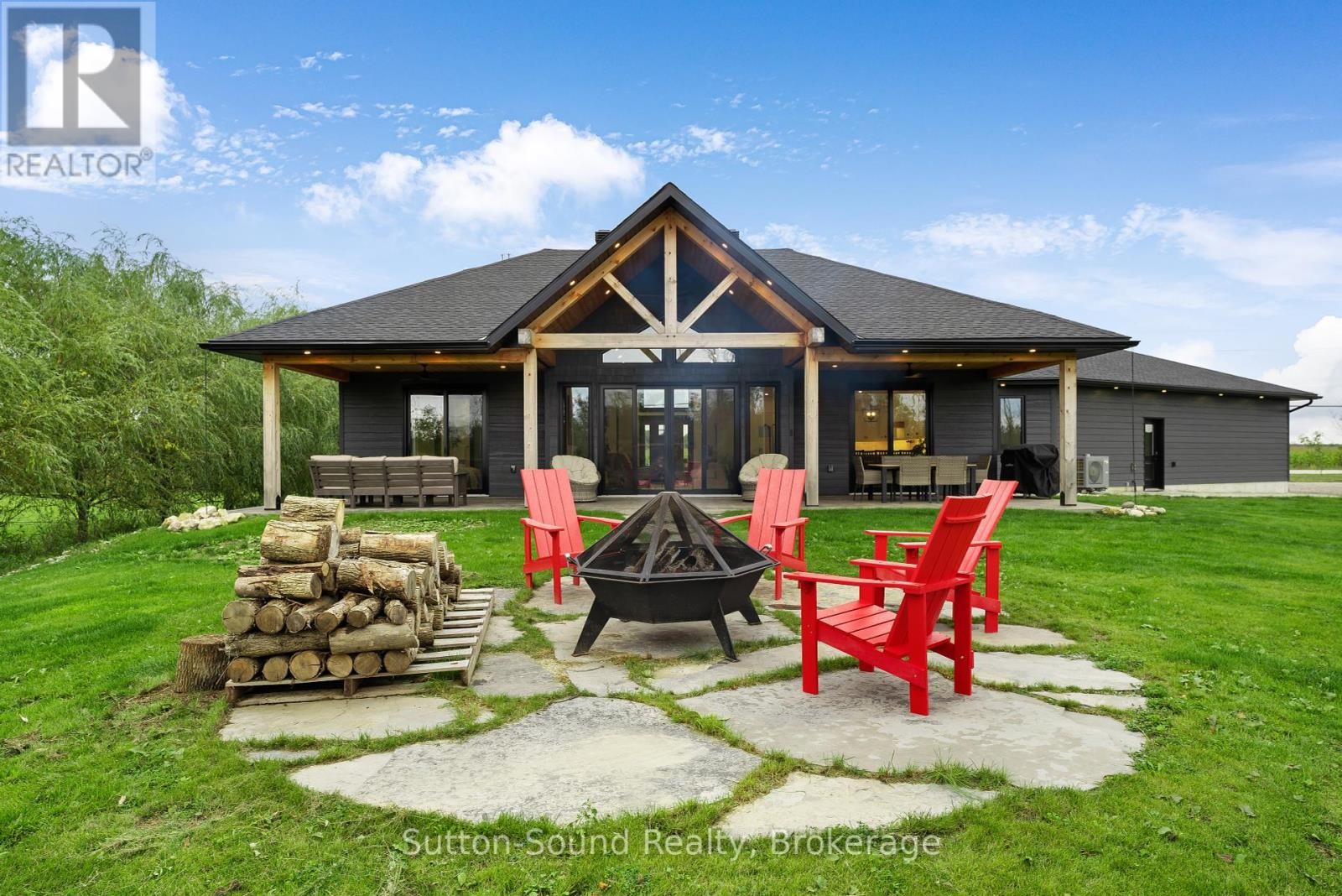 












401091 GREY ROAD 17

,
Georgian Bluffs,




Ontario
N0H2T0

