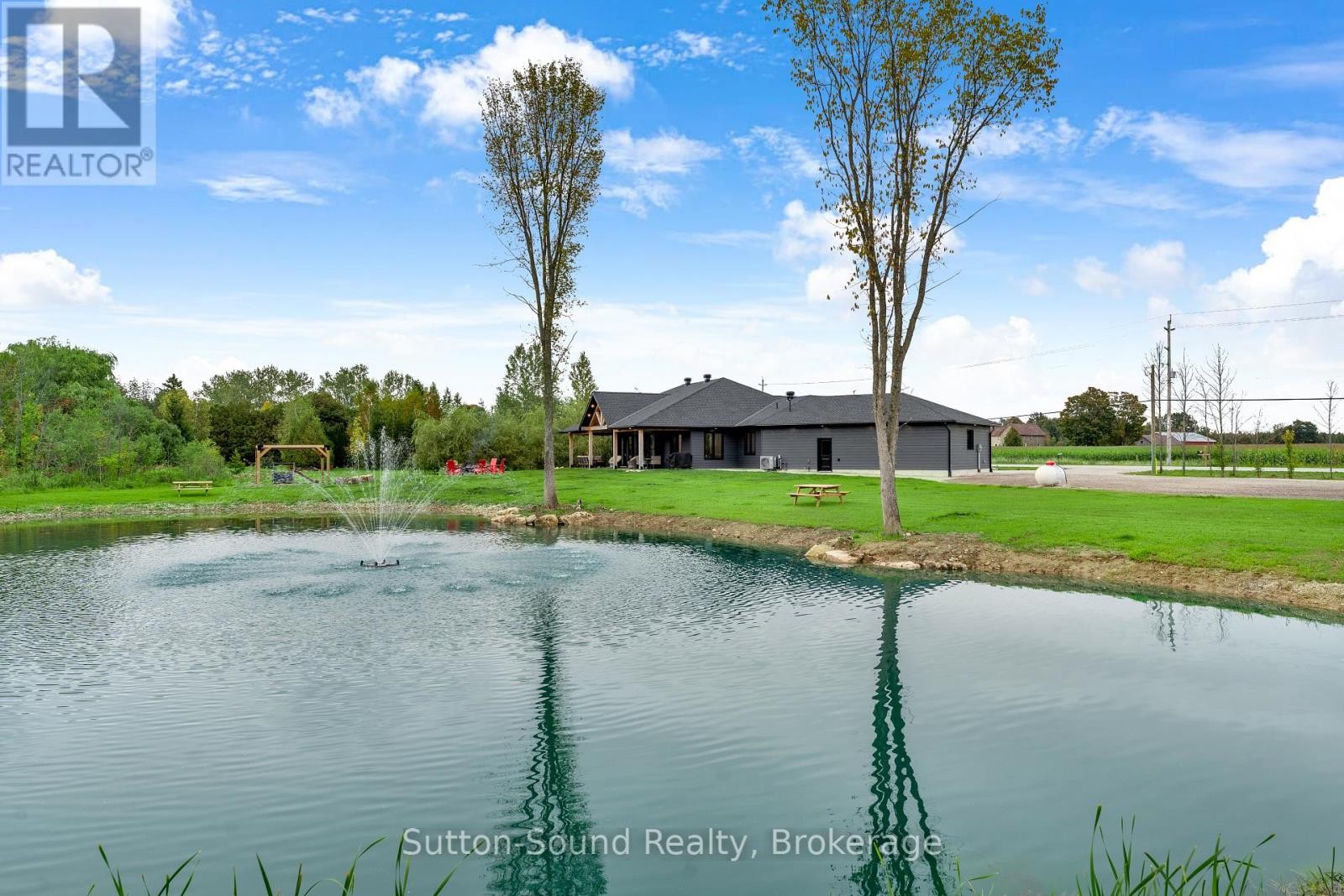 












401091 GREY ROAD 17

,
Georgian Bluffs,




Ontario
N0H2T0

