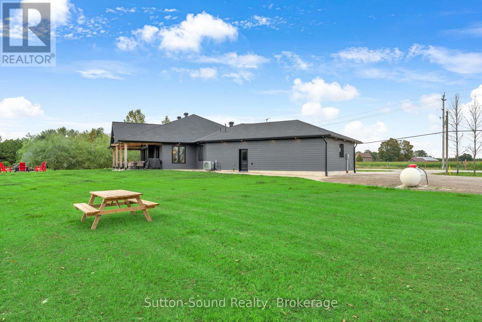 












401091 GREY ROAD 17

,
Georgian Bluffs,




Ontario
N0H2T0

