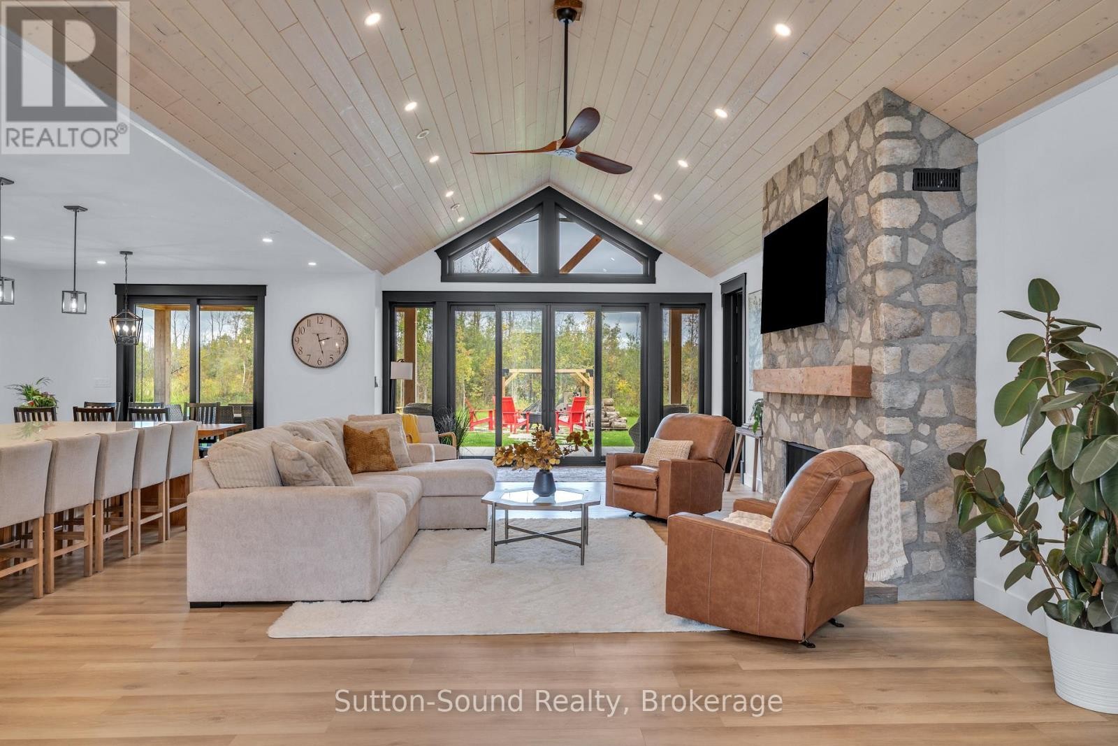 












401091 GREY ROAD 17

,
Georgian Bluffs,




Ontario
N0H2T0

