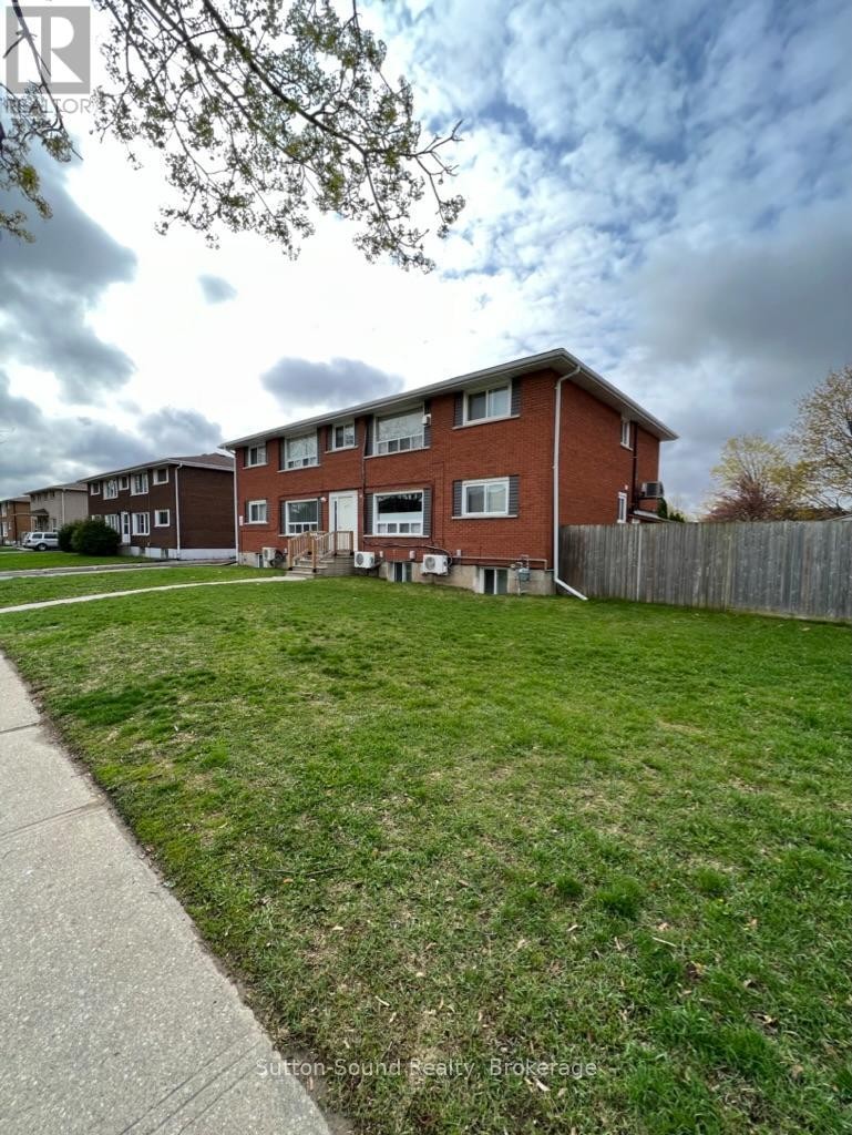 












4 - 619 GREY STREET

,
Brantford,




Ontario
N3S4Y2

