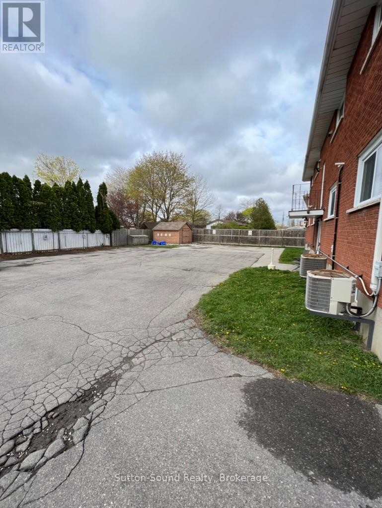 












4 - 619 GREY STREET

,
Brantford,




Ontario
N3S4Y2

