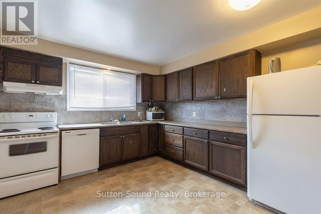 












4 - 619 GREY STREET

,
Brantford,




Ontario
N3S4Y2

