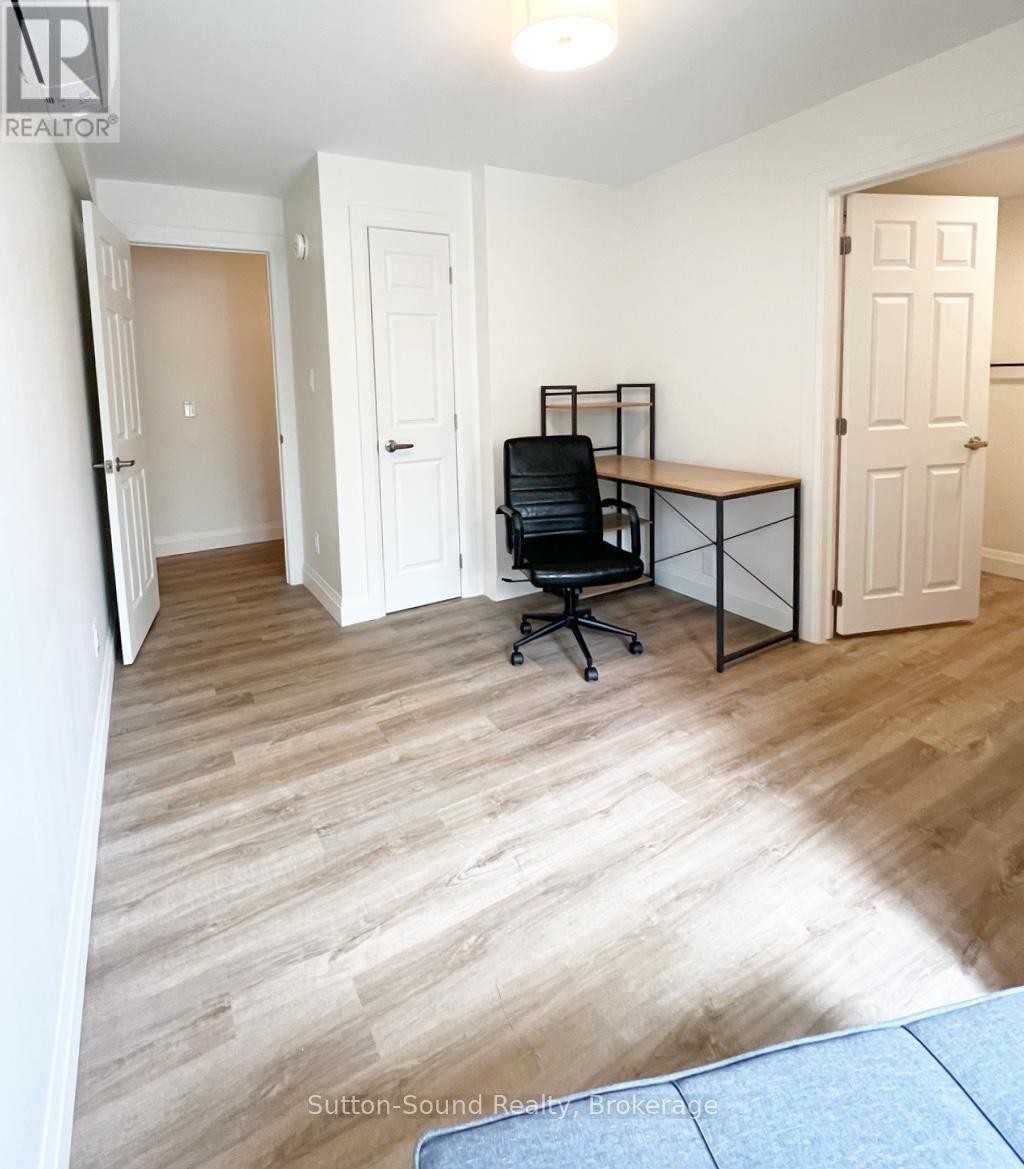 












B - 19 CREEDEN STREET

,
Brant (Paris),




Ontario
N3L2B8

