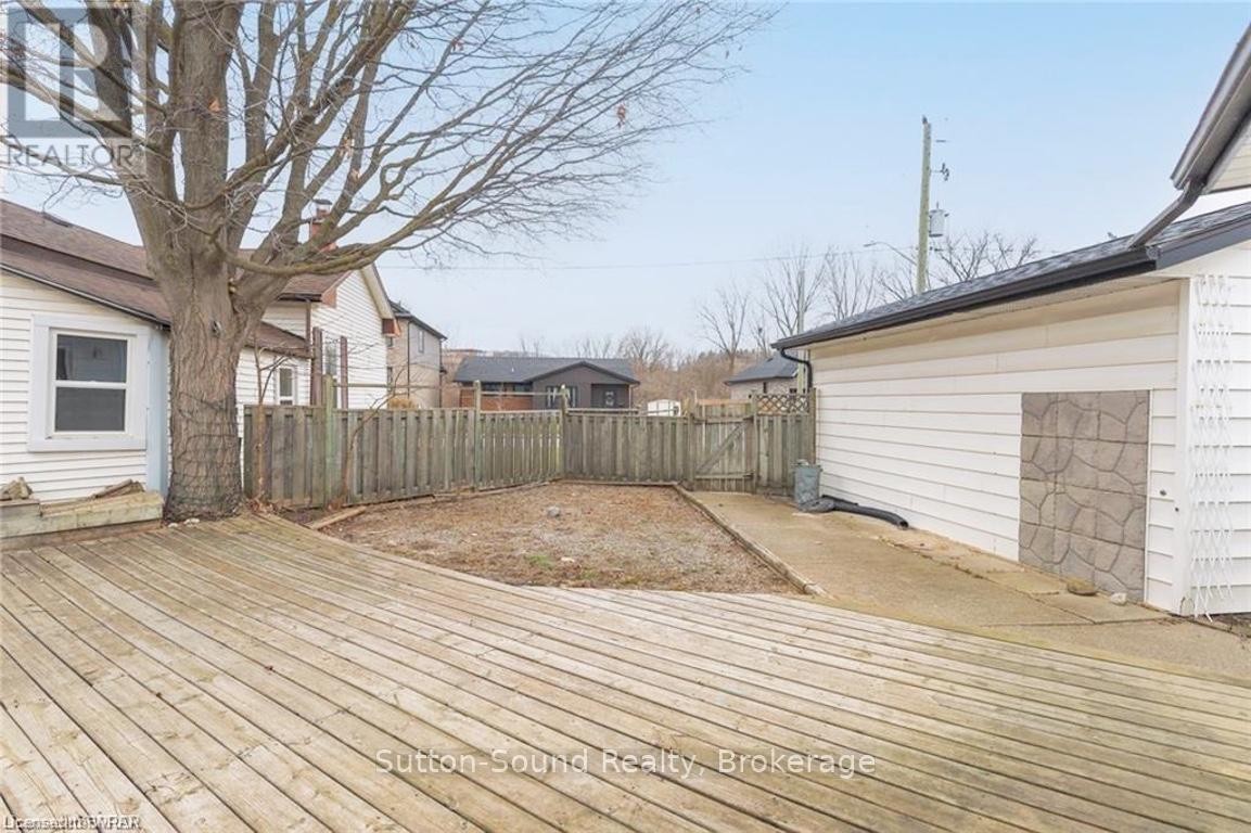 












B - 19 CREEDEN STREET

,
Brant (Paris),




Ontario
N3L2B8

