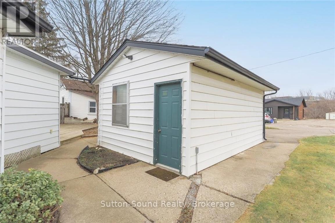 












B - 19 CREEDEN STREET

,
Brant (Paris),




Ontario
N3L2B8

