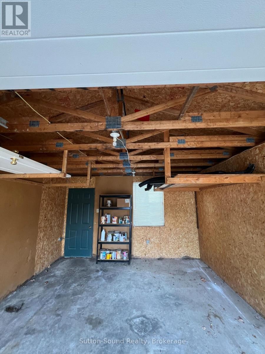 












B - 19 CREEDEN STREET

,
Brant (Paris),




Ontario
N3L2B8

