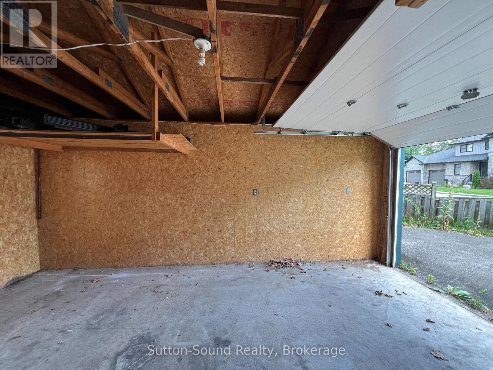 












B - 19 CREEDEN STREET

,
Brant (Paris),




Ontario
N3L2B8

