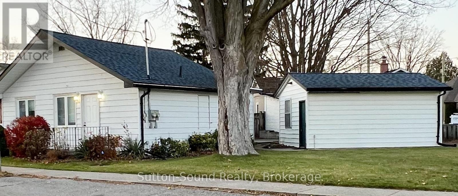 












B - 19 CREEDEN STREET

,
Brant (Paris),




Ontario
N3L2B8

