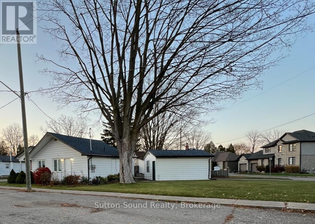 












B - 19 CREEDEN STREET

,
Brant (Paris),




Ontario
N3L2B8

