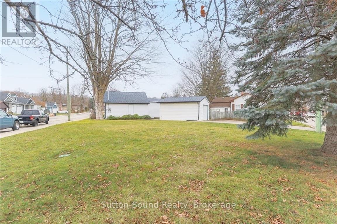 












B - 19 CREEDEN STREET

,
Brant (Paris),




Ontario
N3L2B8

