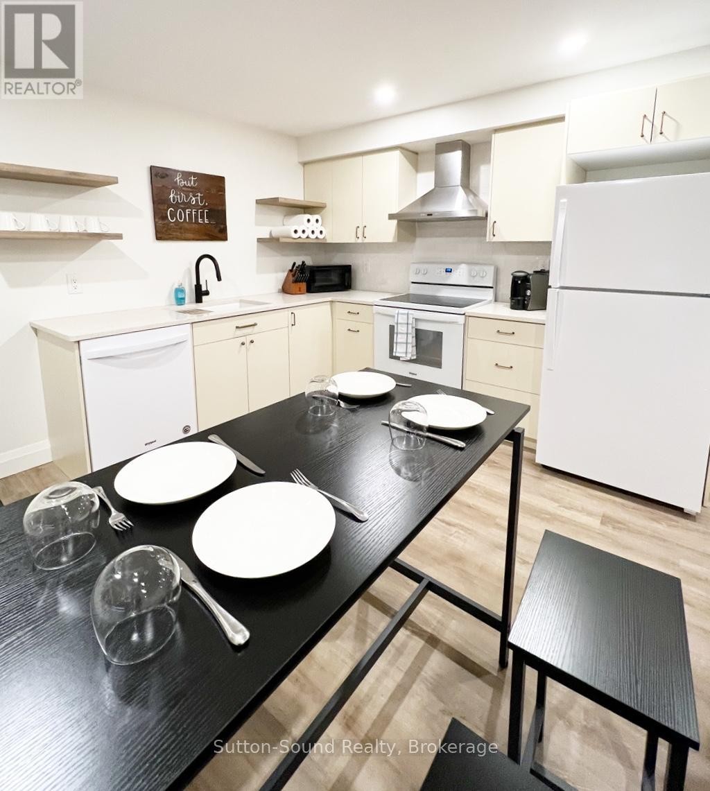 












B - 19 CREEDEN STREET

,
Brant (Paris),




Ontario
N3L2B8

