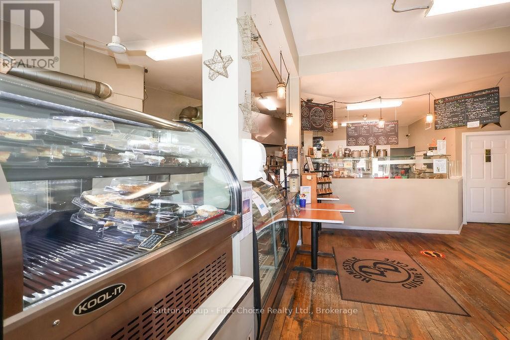 












8 WOODSTOCK STREET N

,
East Zorra-Tavistock (Tavistock),




Ontario
N0B2R0

