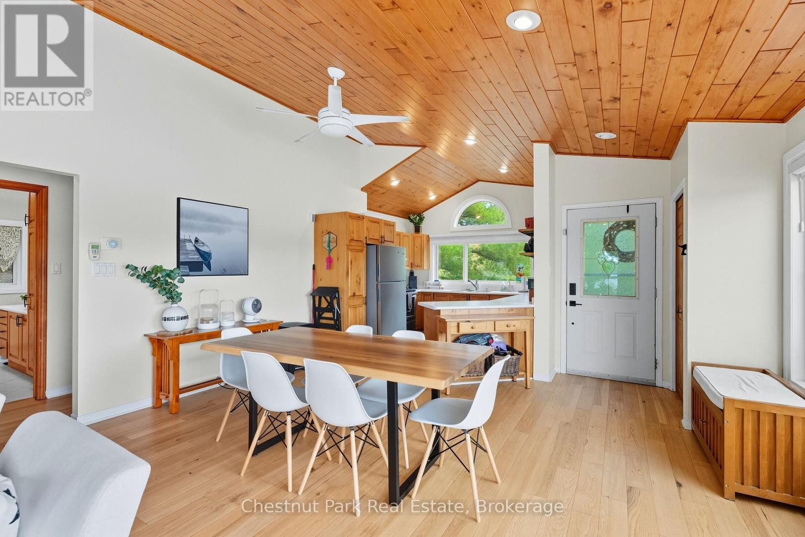 












2856 MUSKOKA RD 118W ROAD

,
Muskoka Lakes (Monck (Muskoka Lakes)),




Ontario
P0B1J0

