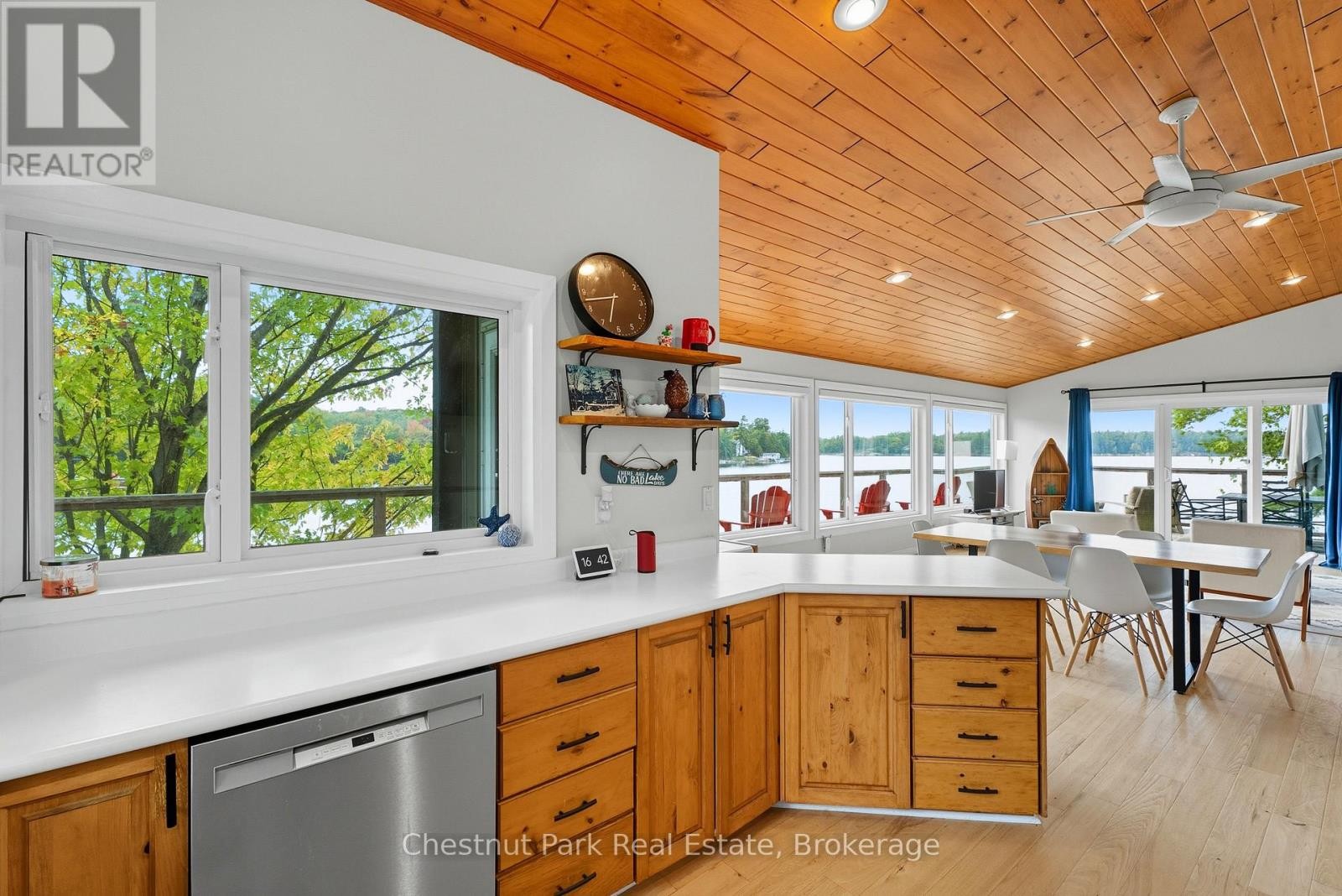 












2856 MUSKOKA RD 118W ROAD

,
Muskoka Lakes (Monck (Muskoka Lakes)),




Ontario
P0B1J0

