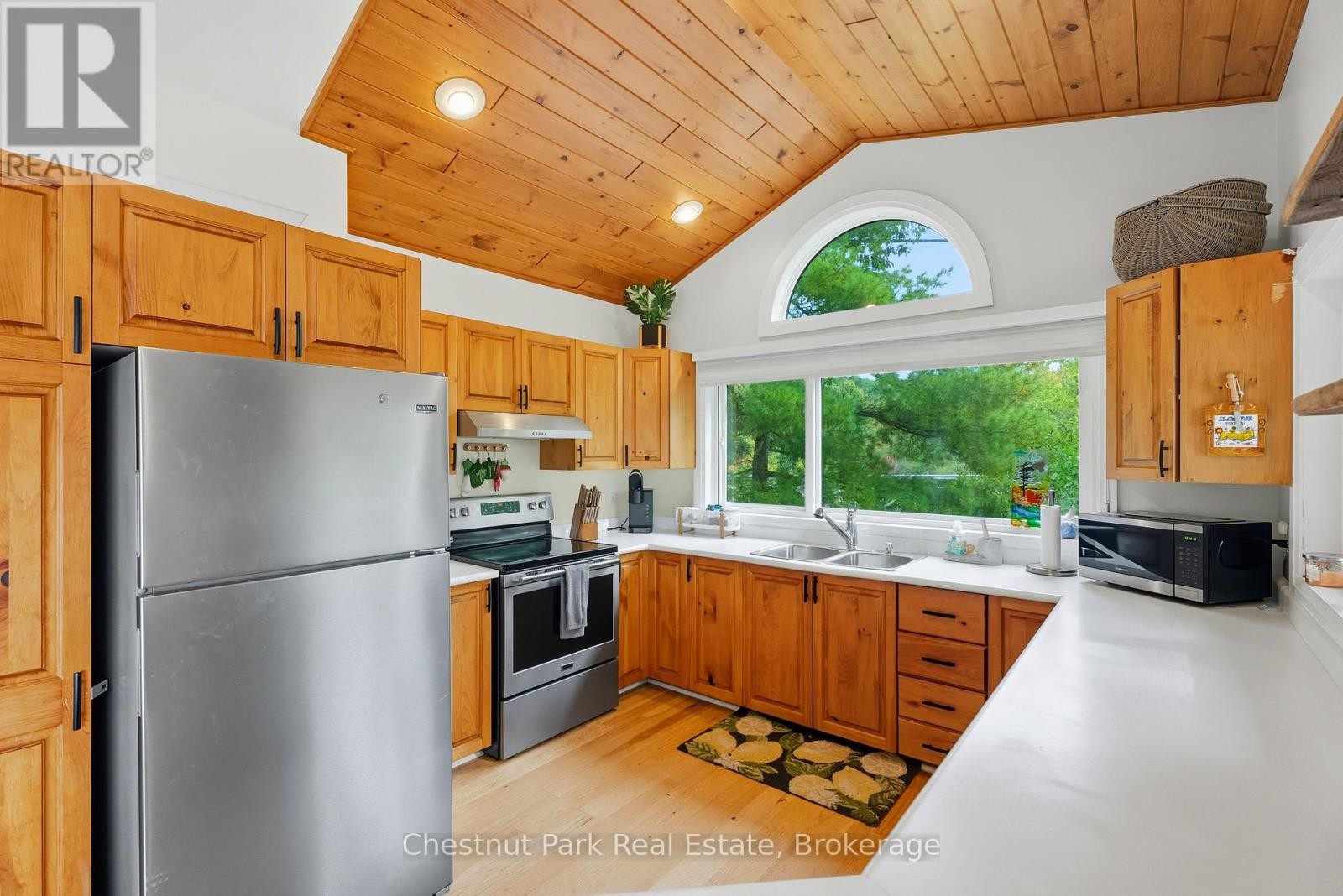 












2856 MUSKOKA RD 118W ROAD

,
Muskoka Lakes (Monck (Muskoka Lakes)),




Ontario
P0B1J0

