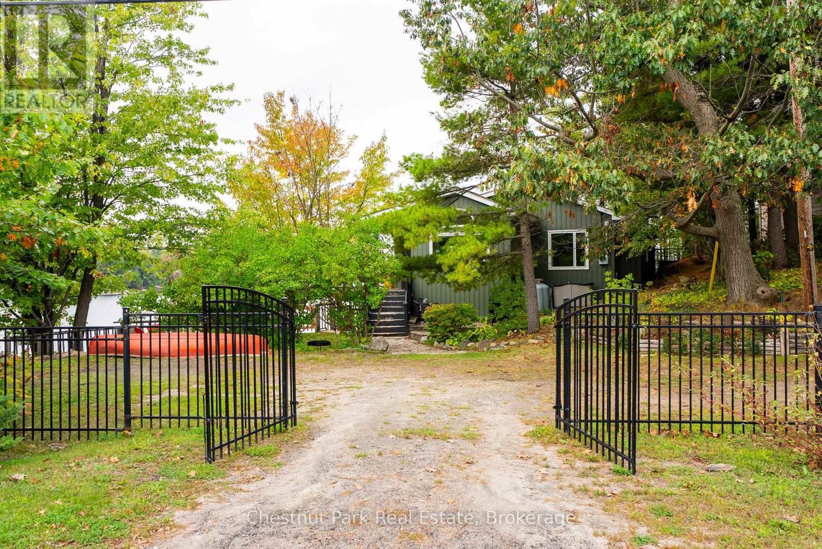 












2856 MUSKOKA RD 118W ROAD

,
Muskoka Lakes (Monck (Muskoka Lakes)),




Ontario
P0B1J0

