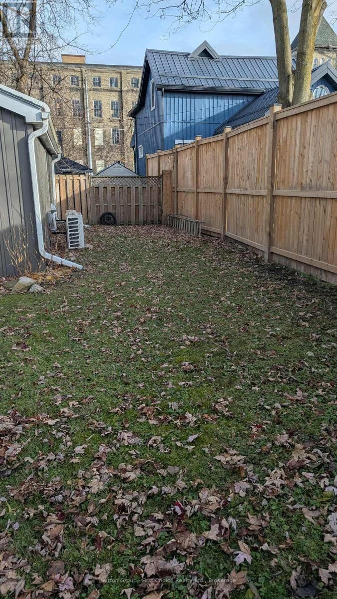 












251 UPPER - 253 DOURO STREET

,
Stratford,




Ontario
N5A3S4

