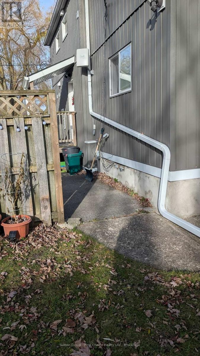 












251 UPPER - 253 DOURO STREET

,
Stratford,




Ontario
N5A3S4

