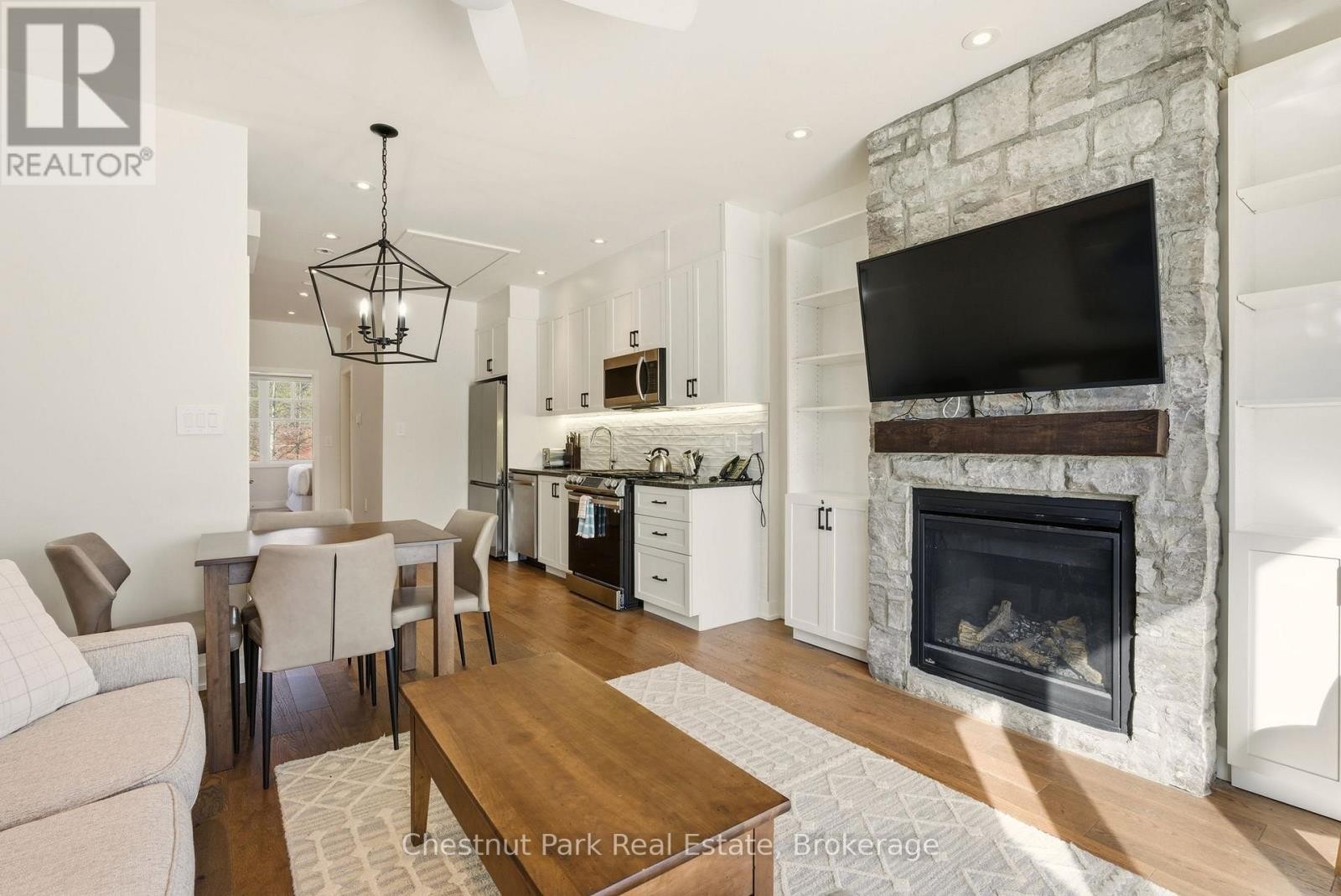 












BHVB201 - 1869 MUSKOKA RD 118 WEST ROAD

,
Muskoka Lakes (Monck (Muskoka Lakes)),




Ontario
P1L1W8

