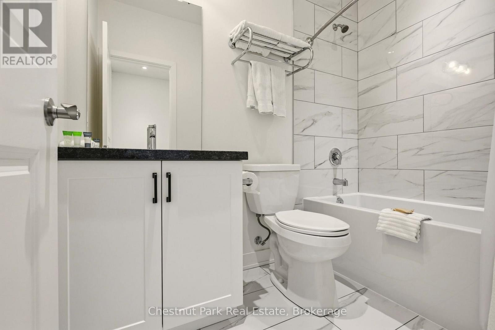 












BHVB201 - 1869 MUSKOKA RD 118 WEST ROAD

,
Muskoka Lakes (Monck (Muskoka Lakes)),




Ontario
P1L1W8

