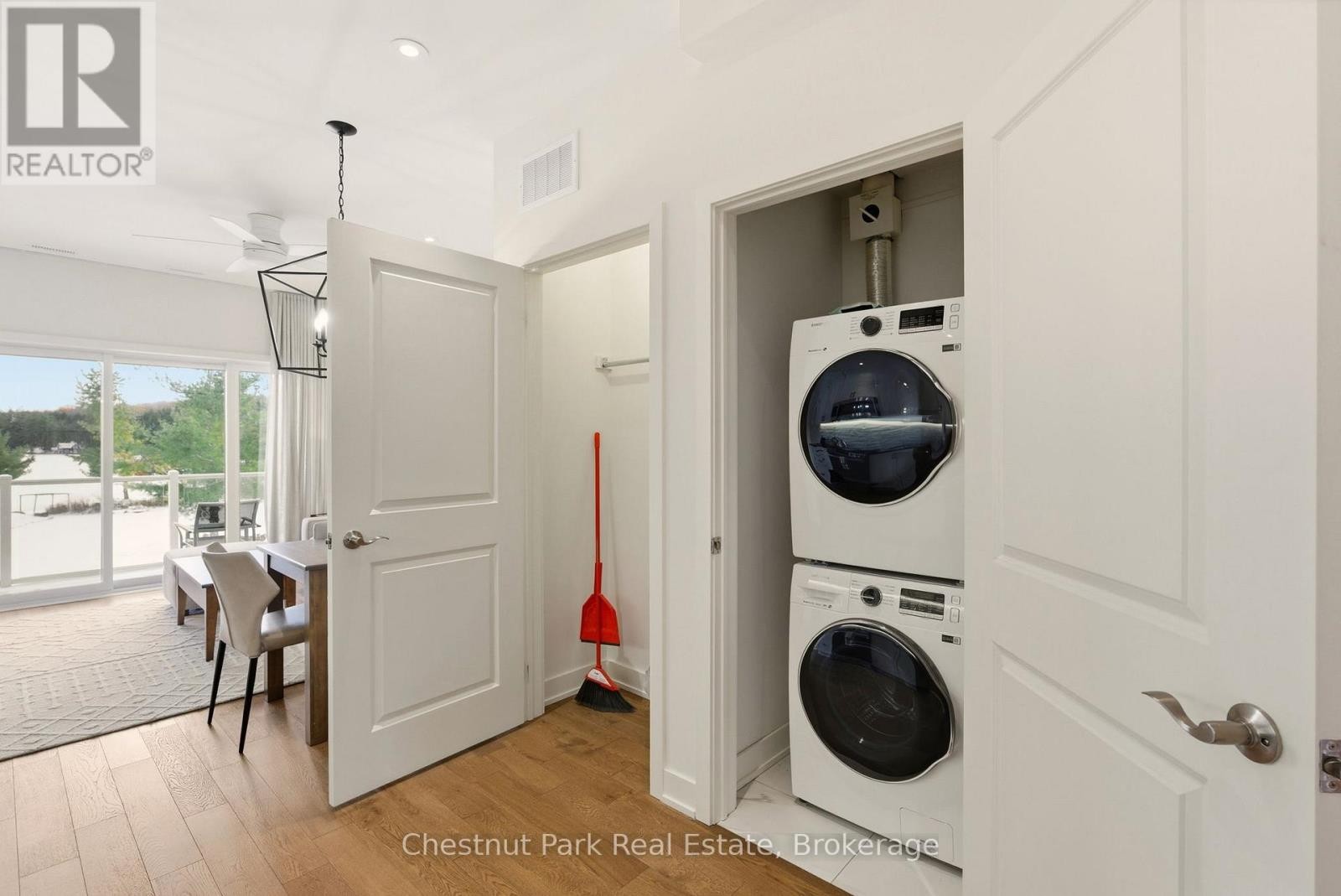 












BHVB201 - 1869 MUSKOKA RD 118 WEST ROAD

,
Muskoka Lakes (Monck (Muskoka Lakes)),




Ontario
P1L1W8

