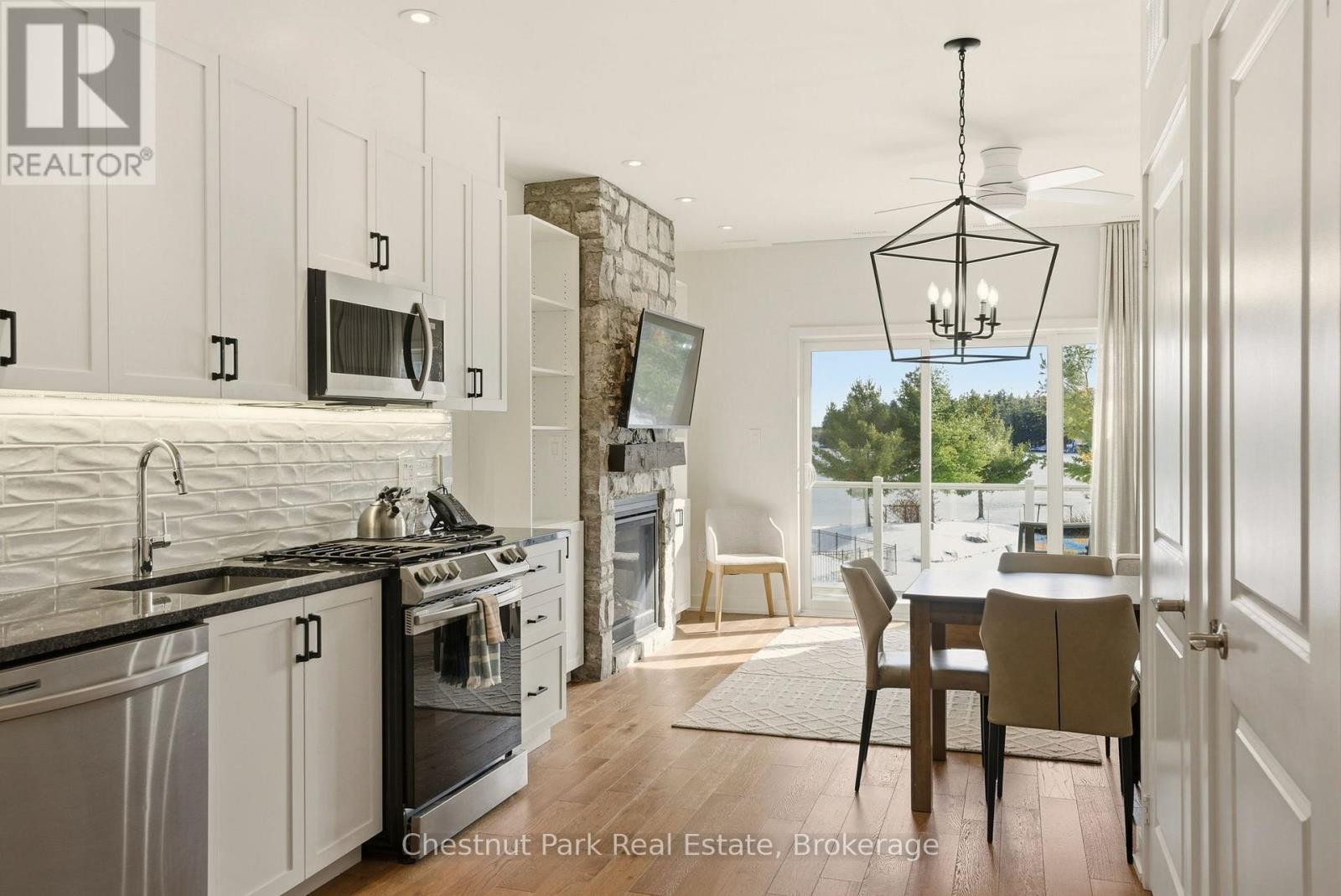 












BHVB201 - 1869 MUSKOKA RD 118 WEST ROAD

,
Muskoka Lakes (Monck (Muskoka Lakes)),




Ontario
P1L1W8

