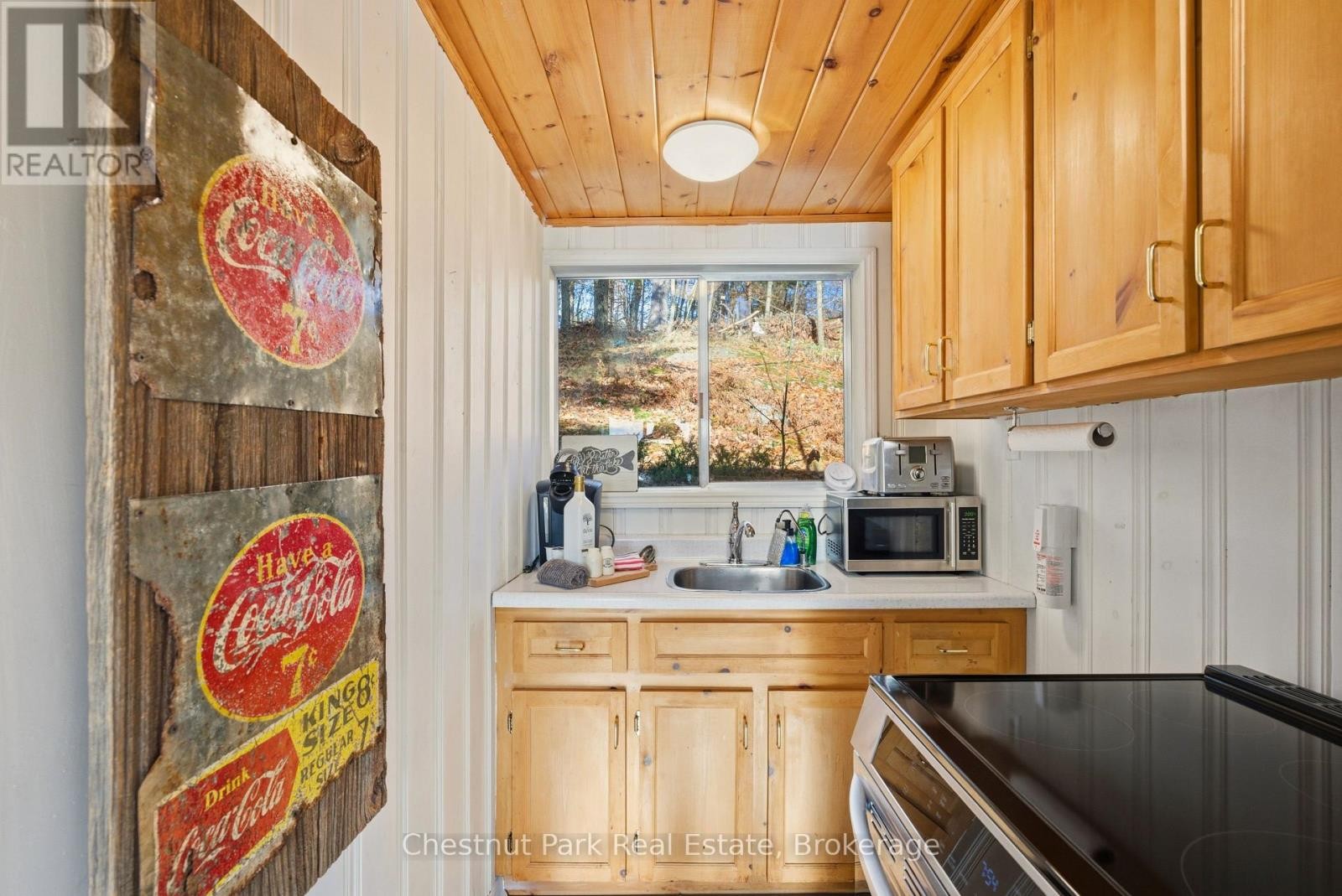 












2487 FALKENBURG ROAD

,
Muskoka Lakes (Watt),




Ontario
P0B1J0

