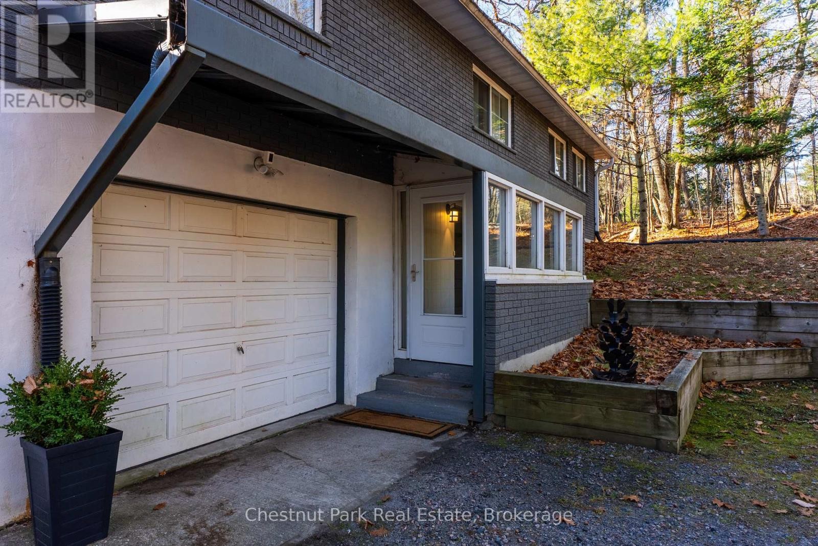 












2487 FALKENBURG ROAD

,
Muskoka Lakes (Watt),




Ontario
P0B1J0

