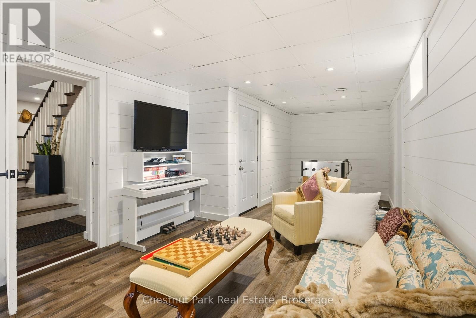 












2487 FALKENBURG ROAD

,
Muskoka Lakes (Watt),




Ontario
P0B1J0

