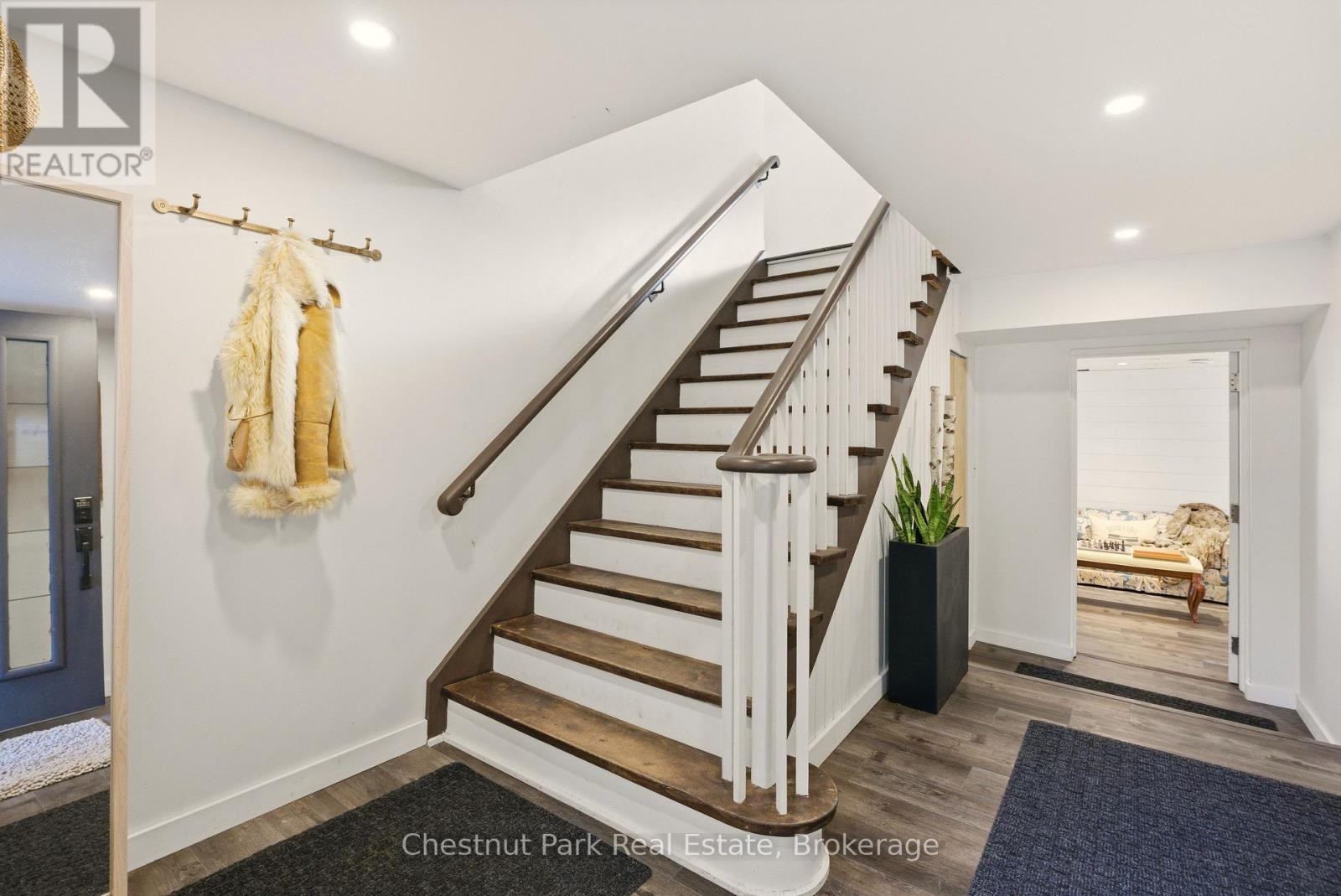 












2487 FALKENBURG ROAD

,
Muskoka Lakes (Watt),




Ontario
P0B1J0

