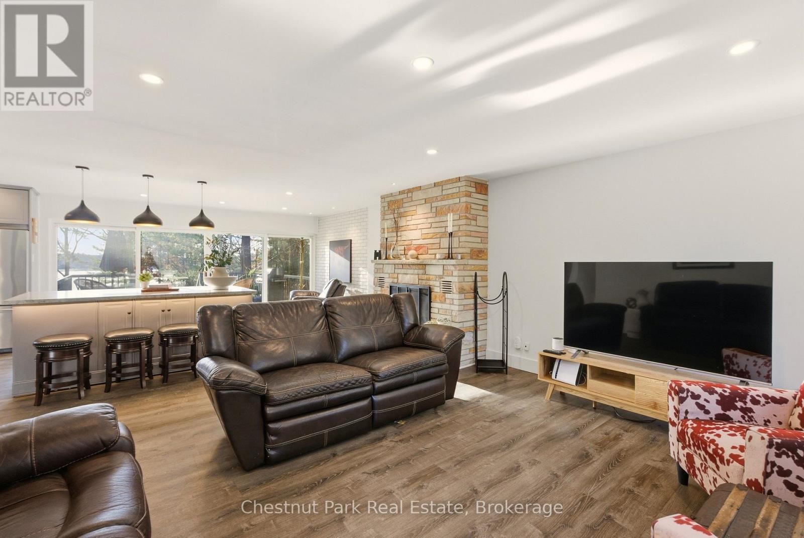 












2487 FALKENBURG ROAD

,
Muskoka Lakes (Watt),




Ontario
P0B1J0

