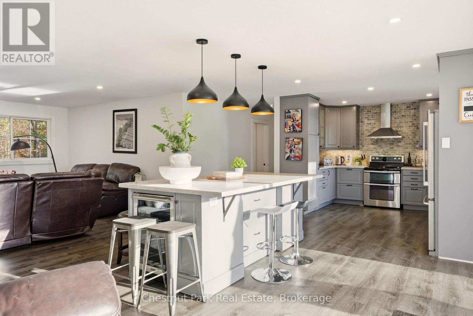 












2487 FALKENBURG ROAD

,
Muskoka Lakes (Watt),




Ontario
P0B1J0

