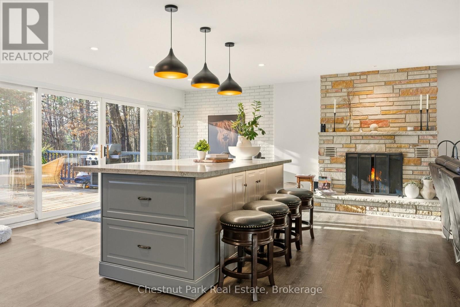 












2487 FALKENBURG ROAD

,
Muskoka Lakes (Watt),




Ontario
P0B1J0

