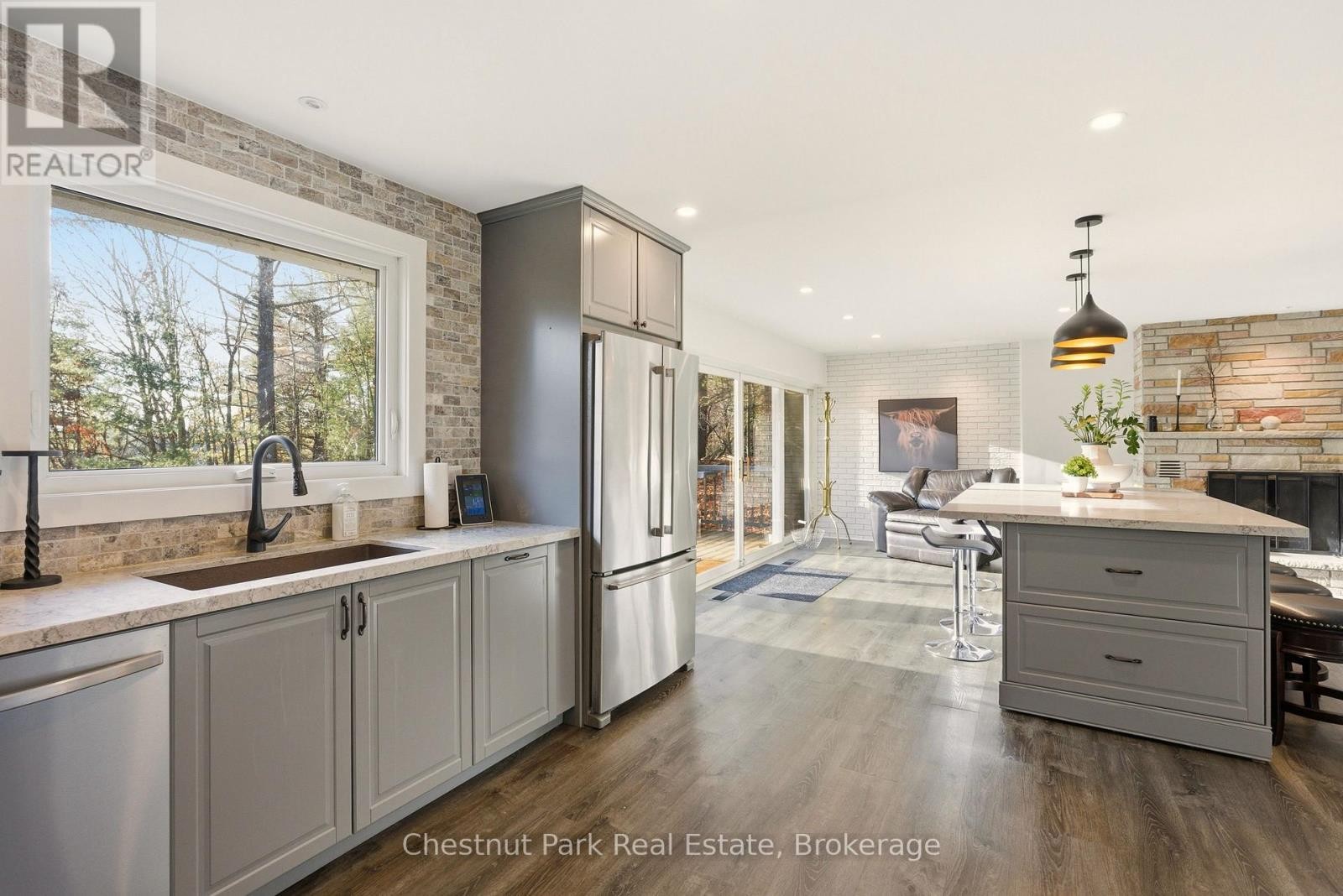 












2487 FALKENBURG ROAD

,
Muskoka Lakes (Watt),




Ontario
P0B1J0

