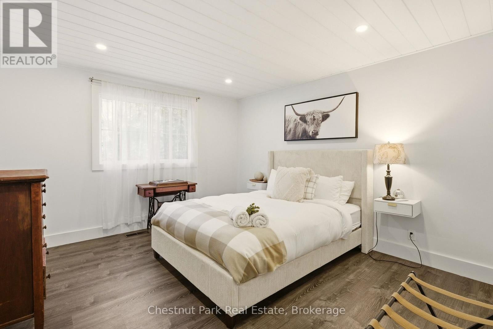 












2487 FALKENBURG ROAD

,
Muskoka Lakes (Watt),




Ontario
P0B1J0

