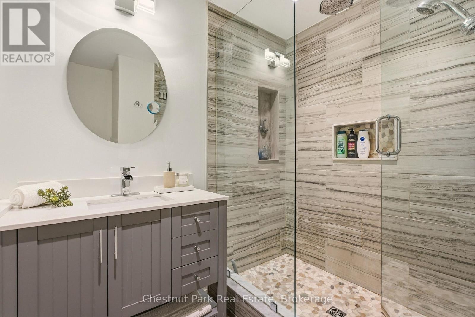 












2487 FALKENBURG ROAD

,
Muskoka Lakes (Watt),




Ontario
P0B1J0

