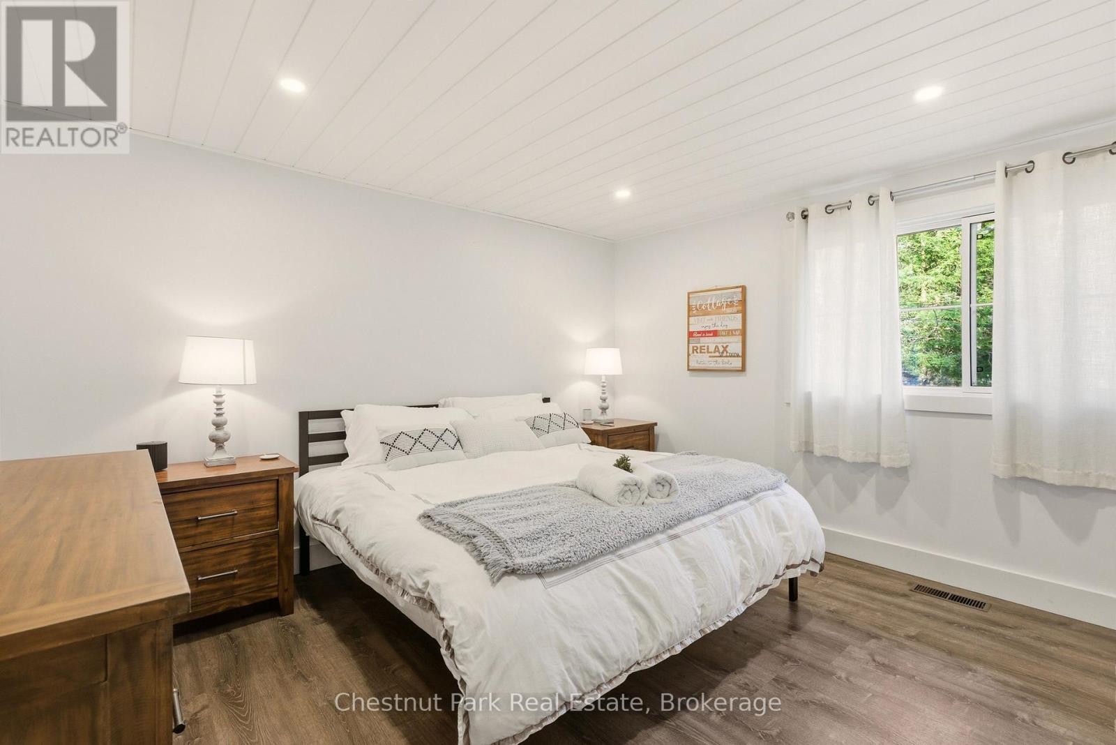 












2487 FALKENBURG ROAD

,
Muskoka Lakes (Watt),




Ontario
P0B1J0

