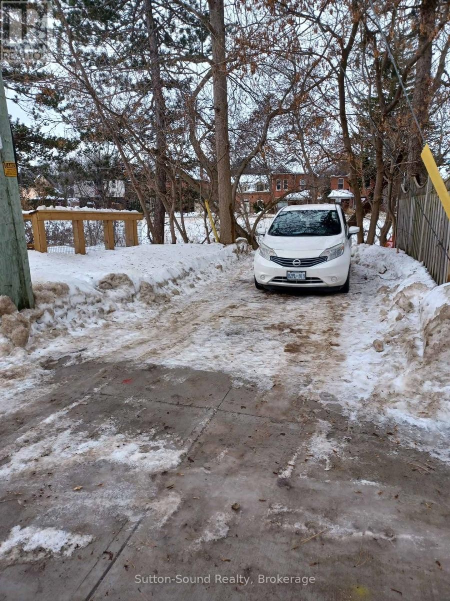 












X 1ST AVENUE E

,
Owen Sound,







Ontario
N4K2E1

