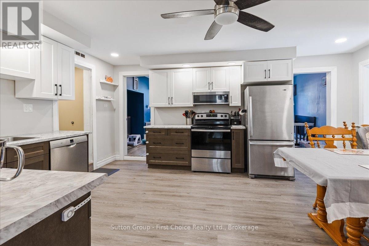 












33 VICTORIA STREET

,
West Perth (Mitchell),




Ontario
N0K1N0

