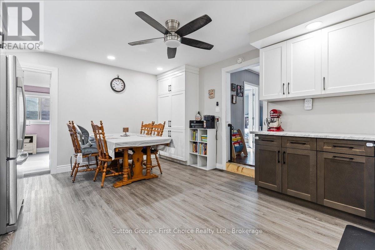 












33 VICTORIA STREET

,
West Perth (Mitchell),




Ontario
N0K1N0

