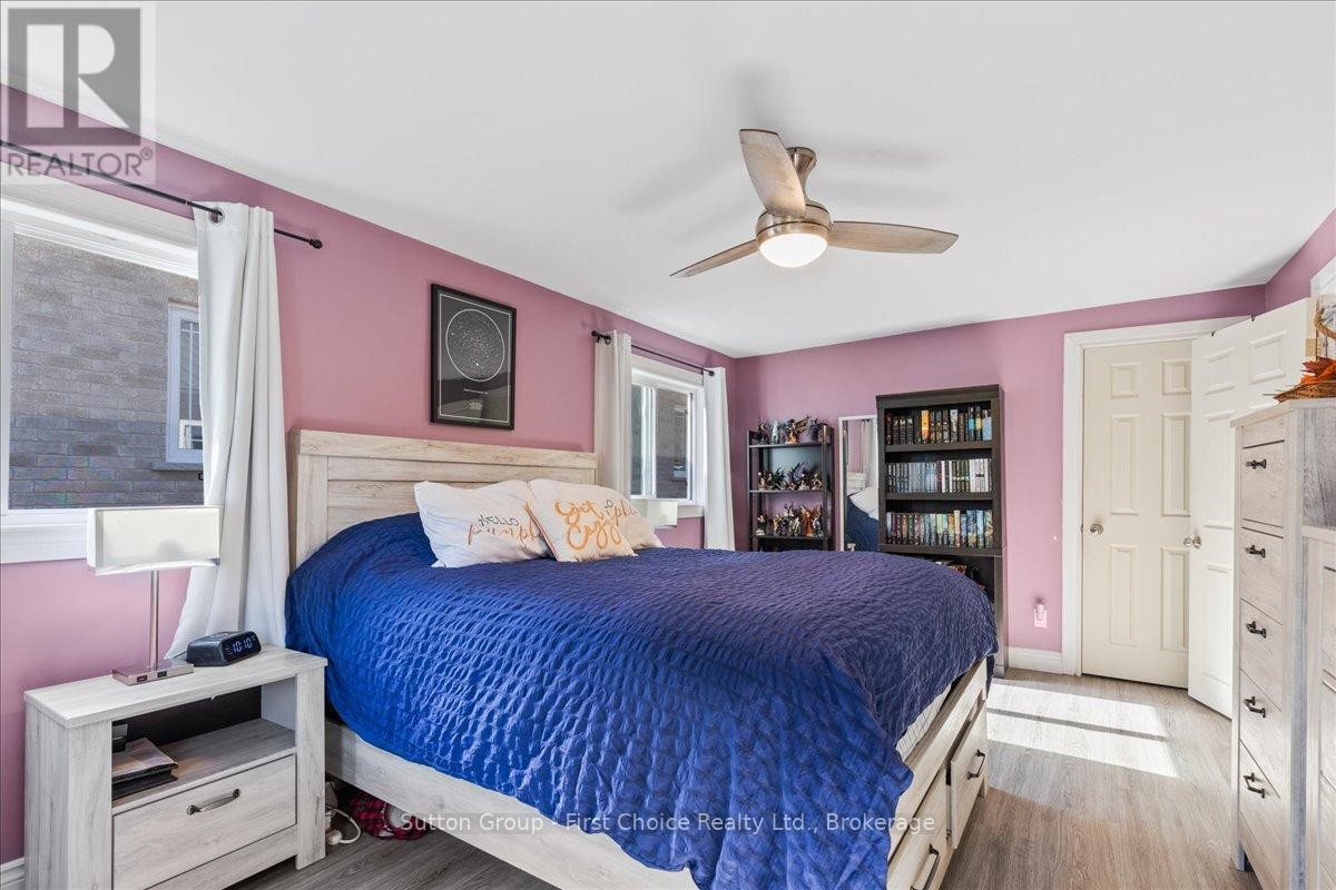 












33 VICTORIA STREET

,
West Perth (Mitchell),




Ontario
N0K1N0

