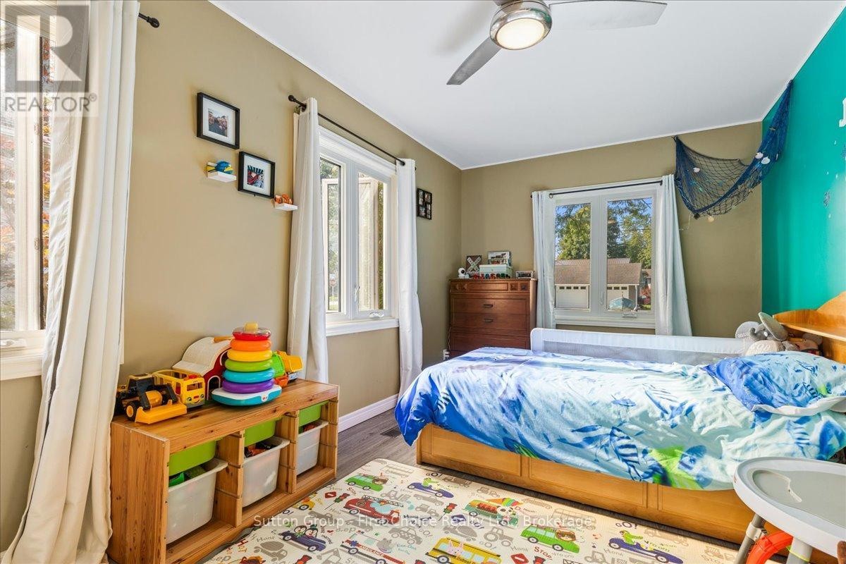 












33 VICTORIA STREET

,
West Perth (Mitchell),




Ontario
N0K1N0

