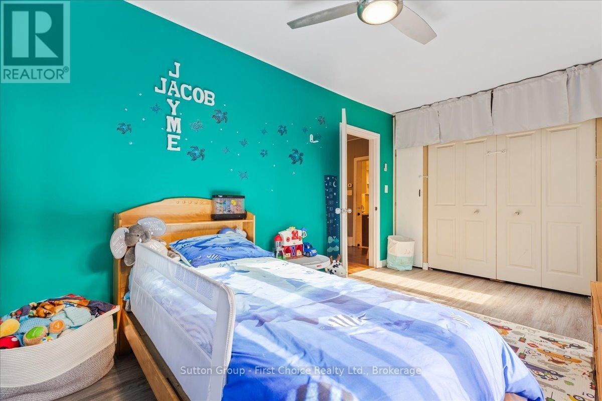 












33 VICTORIA STREET

,
West Perth (Mitchell),




Ontario
N0K1N0

