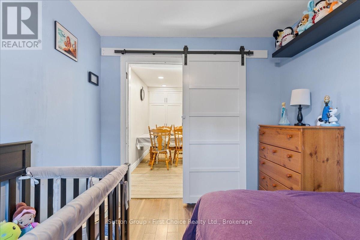 












33 VICTORIA STREET

,
West Perth (Mitchell),




Ontario
N0K1N0

