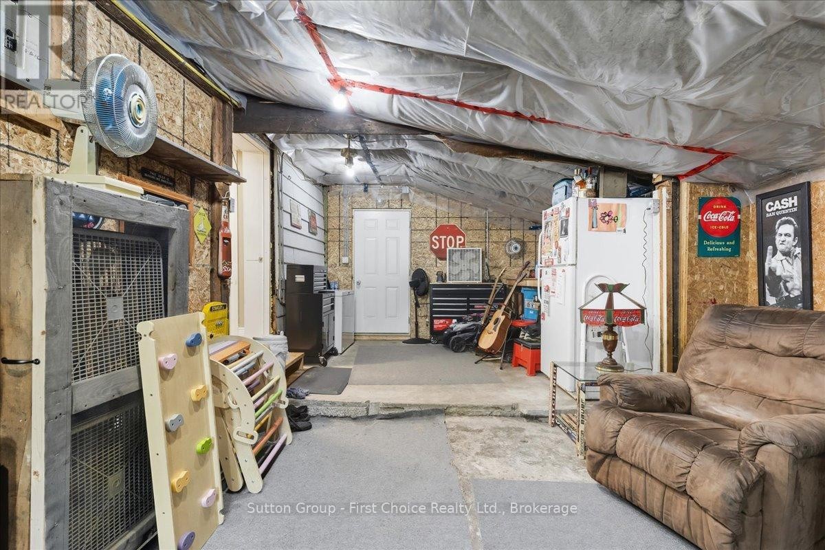 












33 VICTORIA STREET

,
West Perth (Mitchell),




Ontario
N0K1N0

