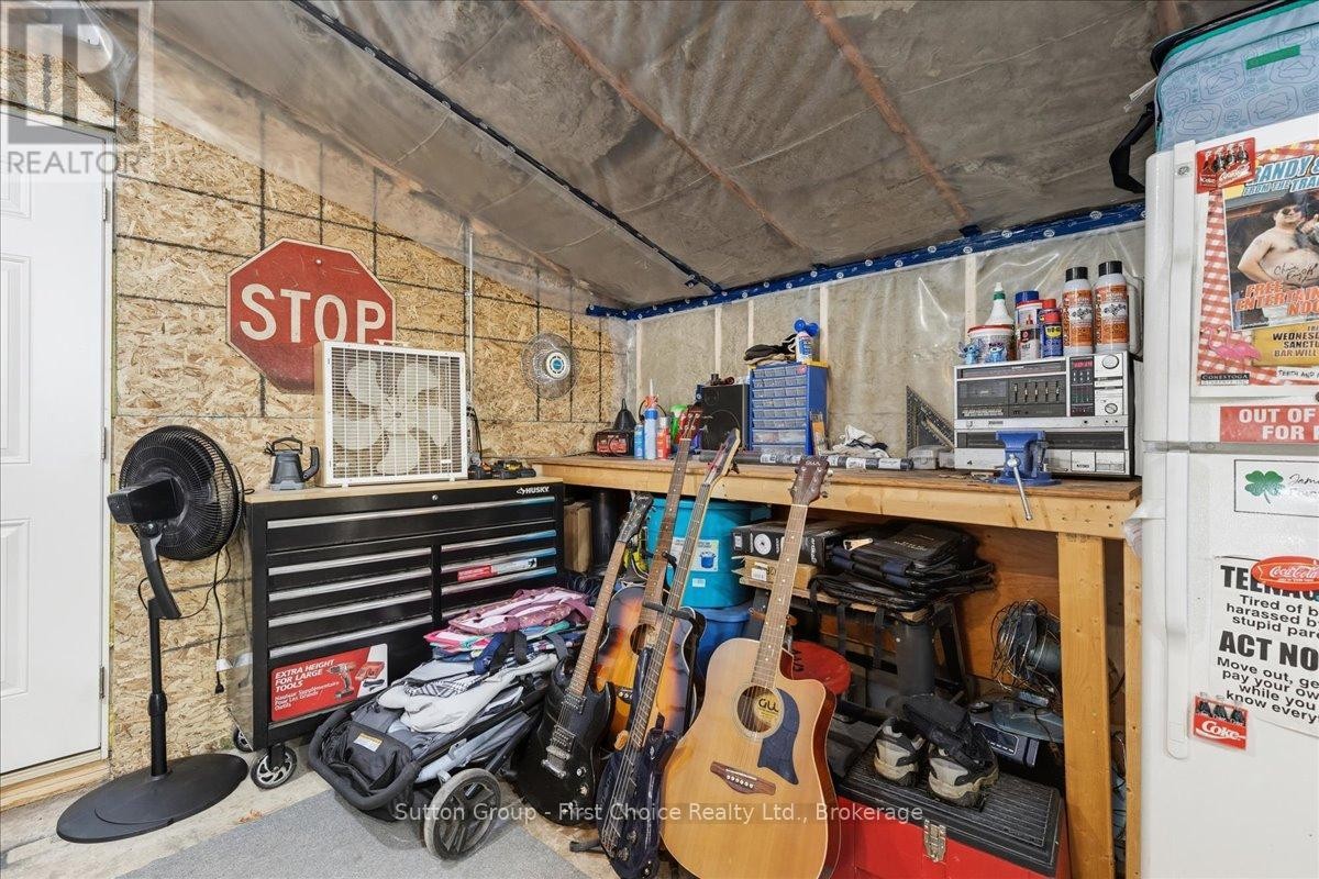 












33 VICTORIA STREET

,
West Perth (Mitchell),




Ontario
N0K1N0

